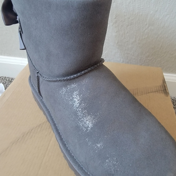 Ugg, size 7, mini Bailey Bow glimmer - Picture 2 of 4